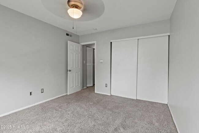 Building Photo - 134 Village Ct