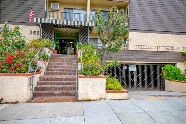 Building Photo - 365 Burchett St