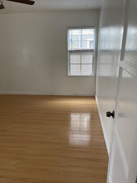 Building Photo - 410 S Sierra Madre Blvd