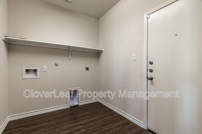Building Photo - 512 Swift Move
