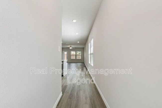 Building Photo - 606 Travine Dr