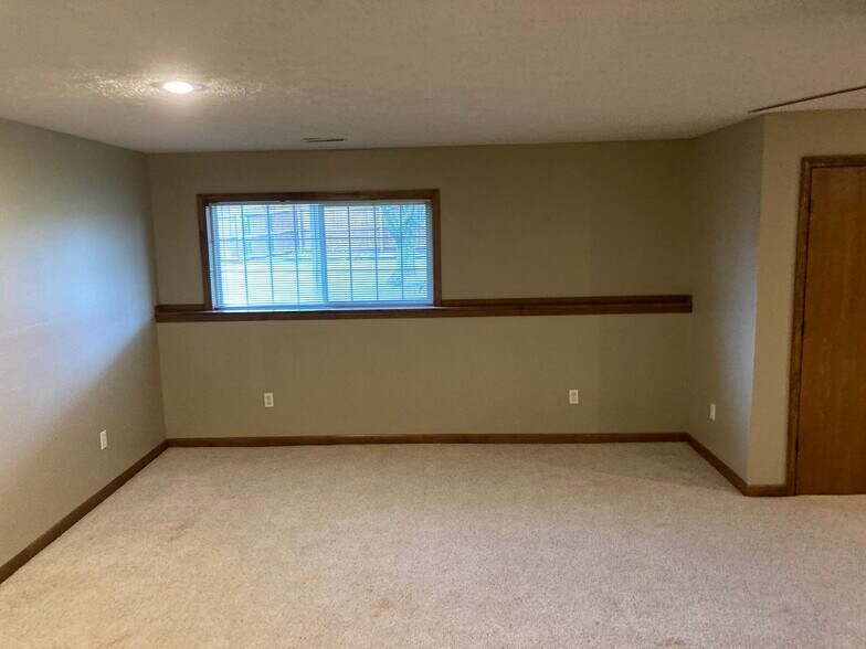 Building Photo - 502 Pepper Hill Dr
