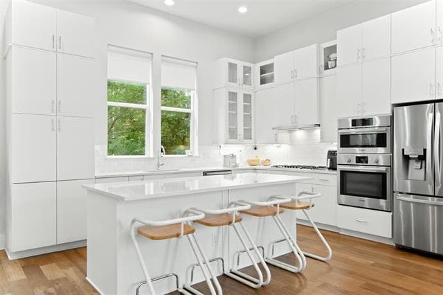 Building Photo - 381 E Greenbriar Ln