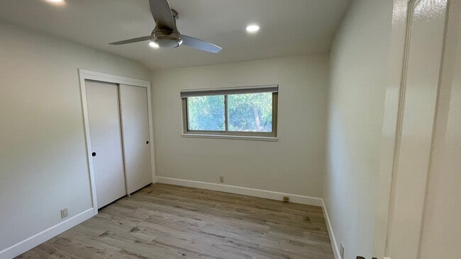 Building Photo - Martinez! Beautiful 5 bedroom 3.5 bathroom...