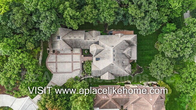Building Photo - 16690 Country Club Dr