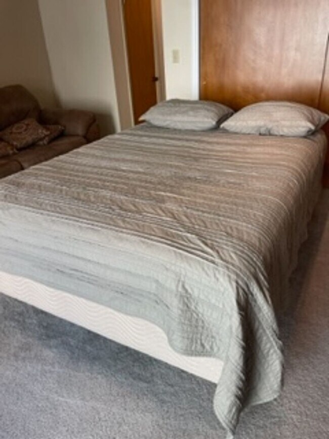 Building Photo - Beautiful 3 Bedroom Oakmont Home Rental fo...