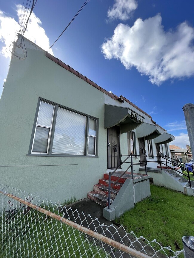 Building Photo - 2034 92nd Ave