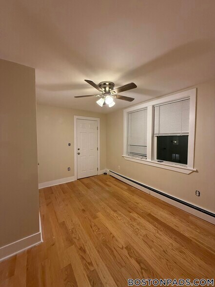 Building Photo - 2 Buckingham St