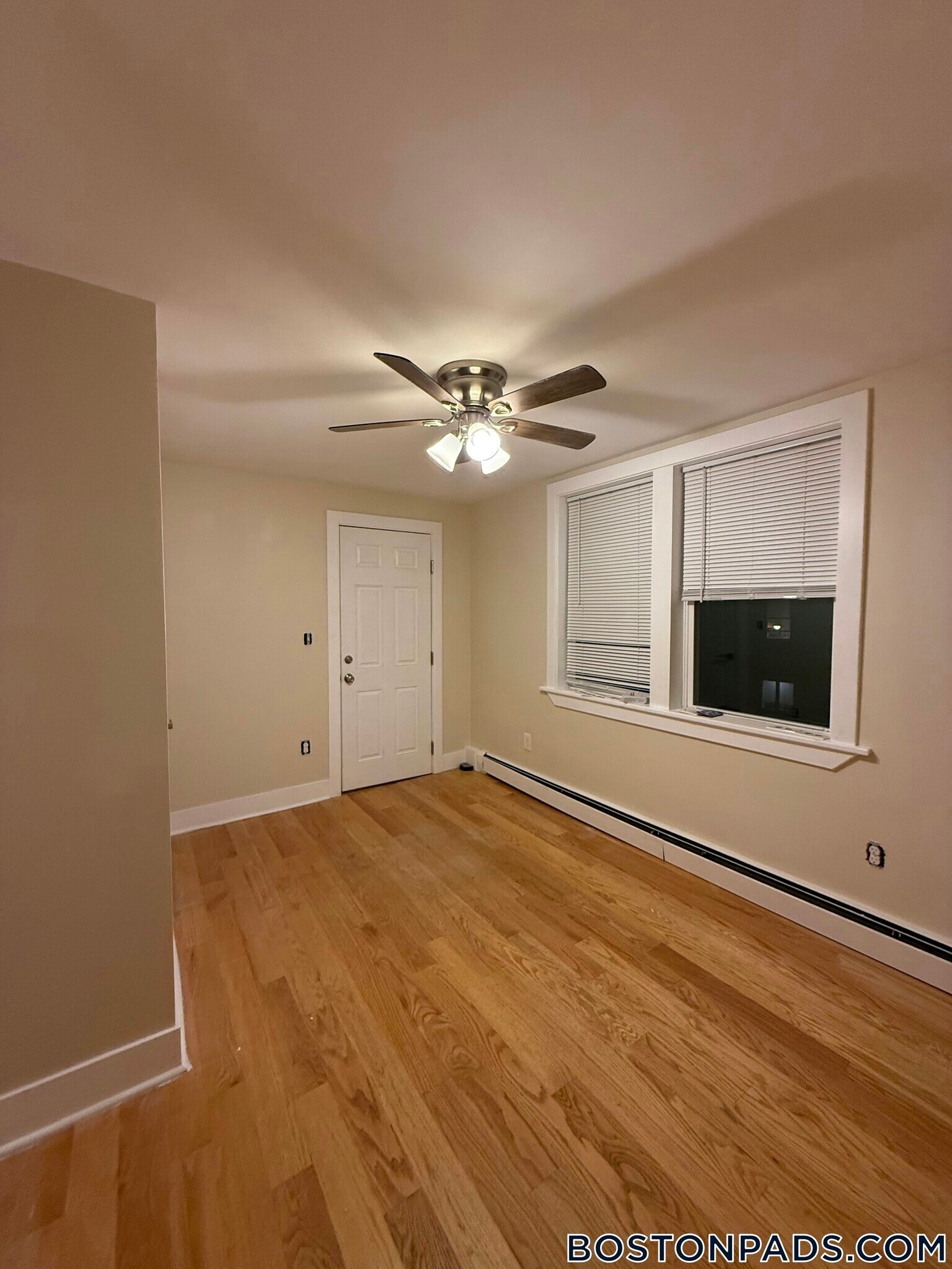 Building Photo - 2 Buckingham St