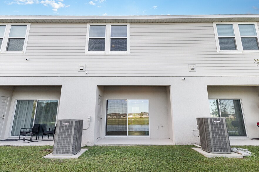 Building Photo - 2037 Viewfinder St