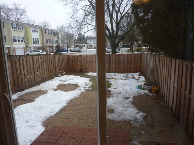 Building Photo - 1919 Finchley Ct