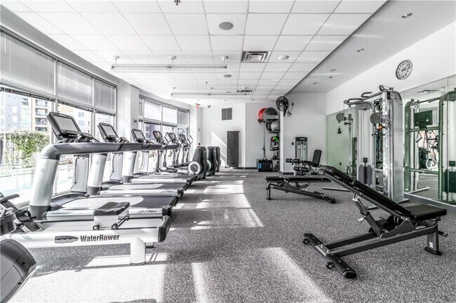 Building Photo - 44 Peachtree Pl NE