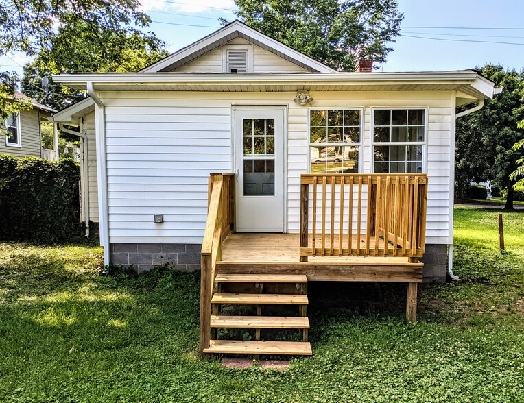 Back deck - 802 Mansfield Ave