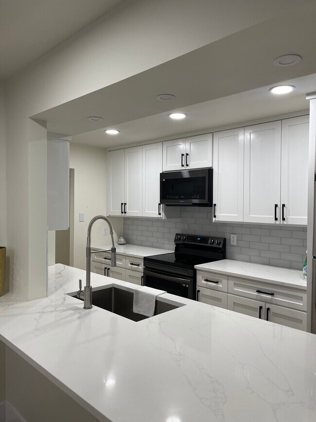 Building Photo - 6026 Birchbrook Dr