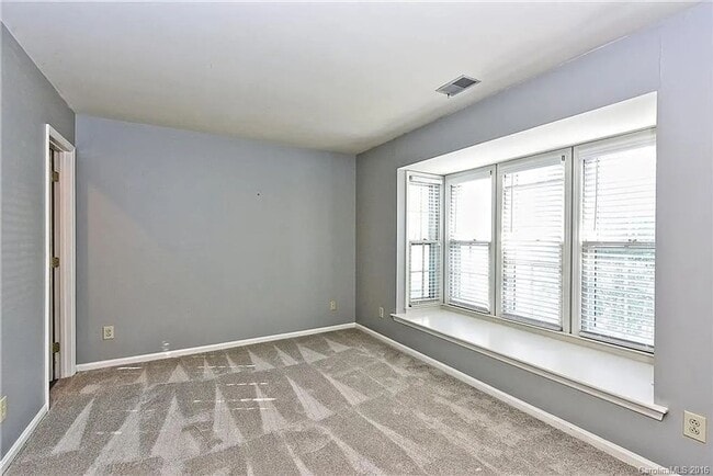 Building Photo - Charming 2BR Condo in Charlotte