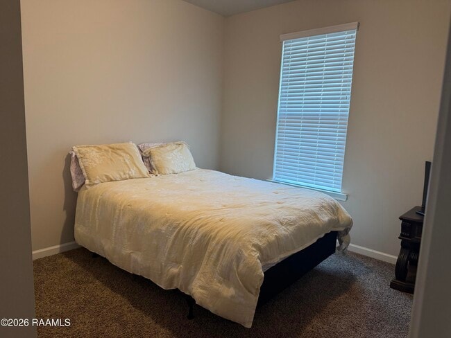 Building Photo - 504 Vert Dr