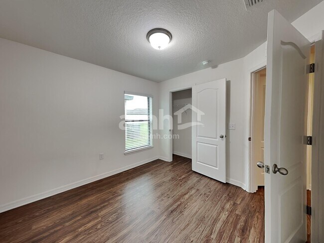 Building Photo - 733 Chatham Walk