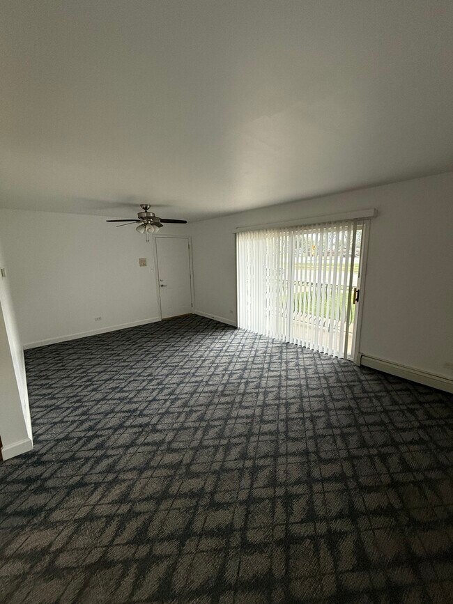 Building Photo - 9220 S Kilbourn Ave