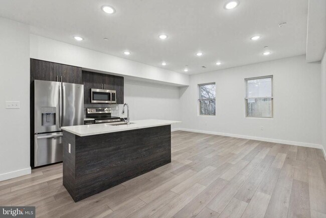 Building Photo - 2301 N 6th St