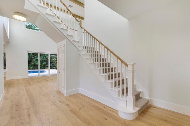 Building Photo - 142 Segovia Way