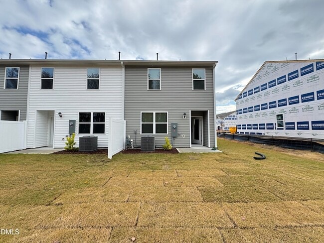 Building Photo - 413 Belgian Red Wy