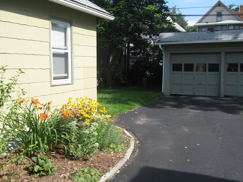 Building Photo - 60 Gold St