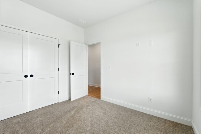 Building Photo - 1112 Mission Dr