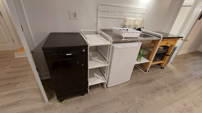 Building Photo - 47 Clifford St