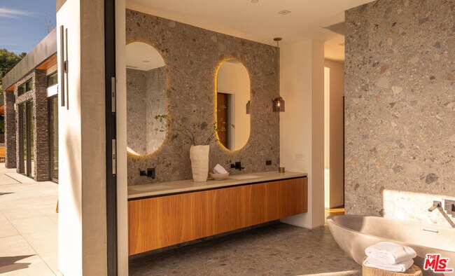 Building Photo - 12752 Mulholland Dr
