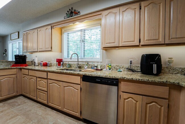 Building Photo - 3 Bed, 2 bath, in Hot Springs Village