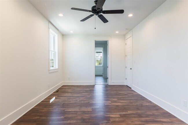 Building Photo - 414 Traditions Blvd