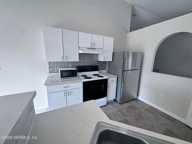 Building Photo - 8440 Oak Crossing Dr W