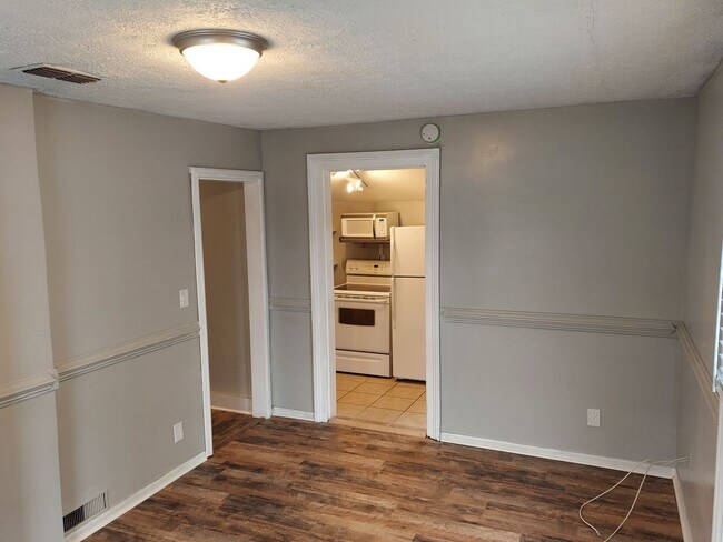 Building Photo - 607 Winthrop St