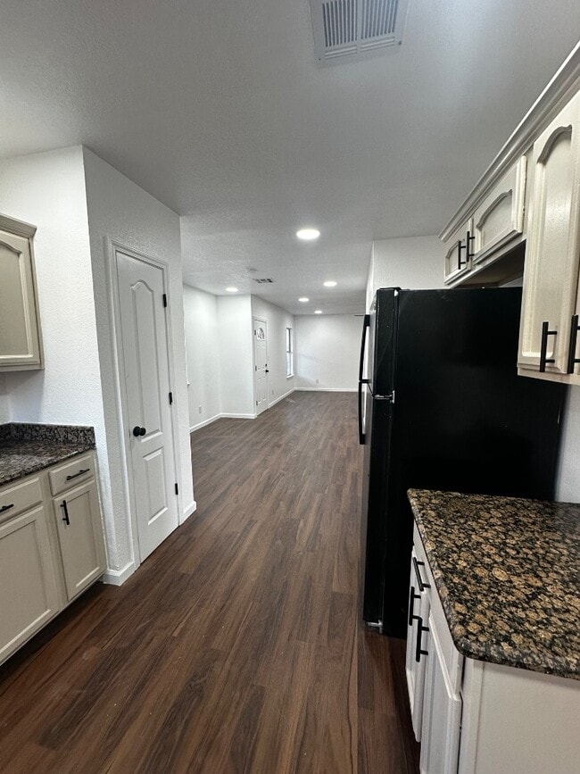 Building Photo - 7600 Plaza Redonda Dr