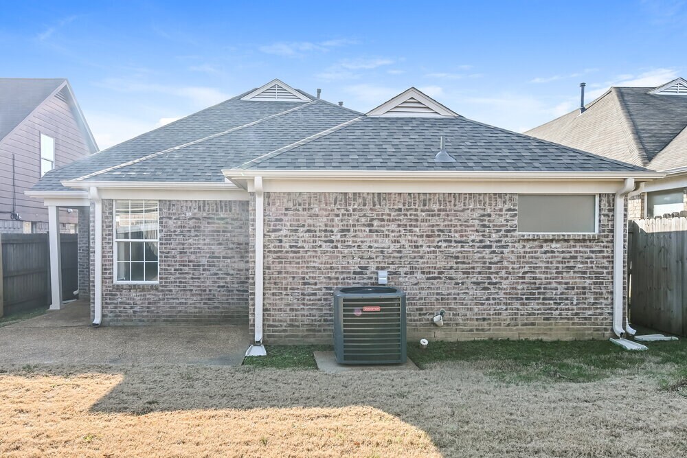 Building Photo - 7850 Fallstone Rd