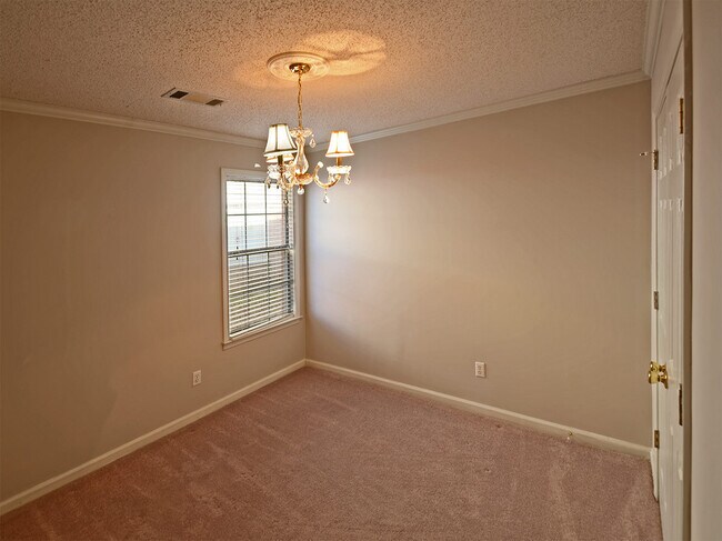 Building Photo - 3 bed, 2 bath in Arlington/Lakeland area