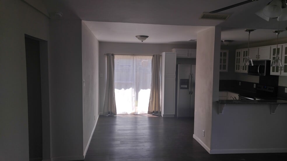 Dining area. - 104 Cockerham St