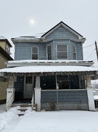 Building Photo - Three Bedroom House w Two Car Detached Garage