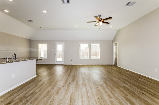 Building Photo - 334 Jewett Meadow Dr