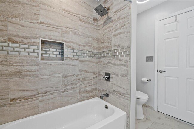Building Photo - 15575 Woodmar Ct