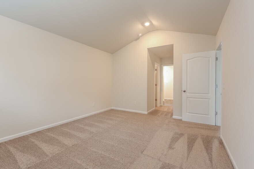 Building Photo - 2094 Southlea Dr