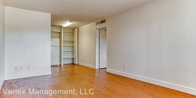 Building Photo - 2 br, 1 bath Apartment - 6112 N. 67th Avenue
