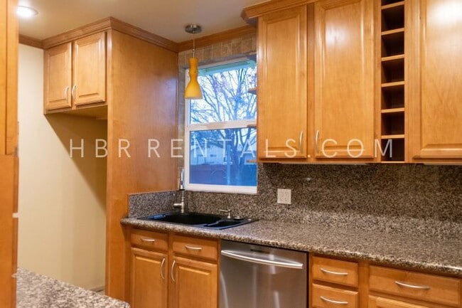 Building Photo - Charming Single-Story Home in the Heart of...