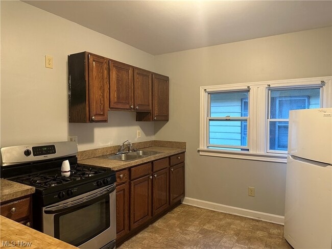 Building Photo - 14223 Glenside Rd