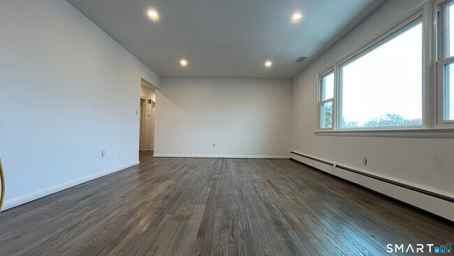 Building Photo - 34 Keith St