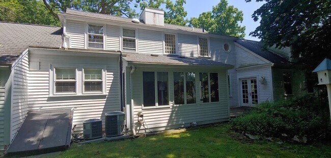 Building Photo - ***Please Respond Directly to the Online L...