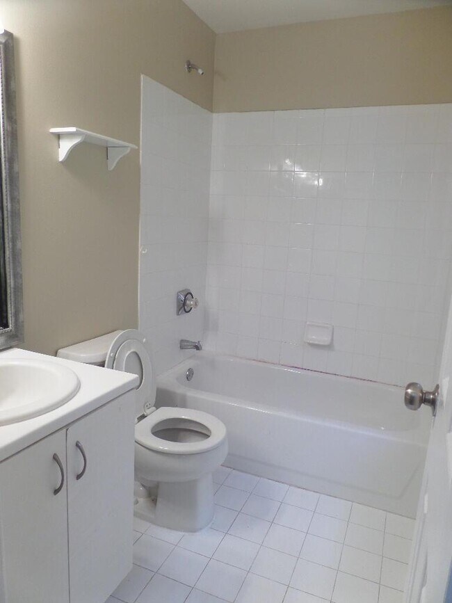 Building Photo - 9661 Santa Rosa Dr