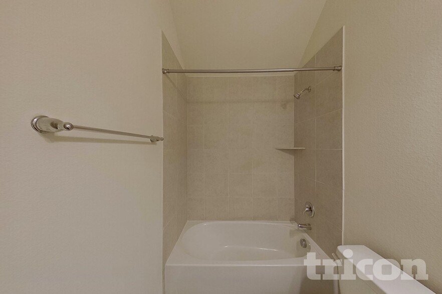 Building Photo - 1304 Meridian Dr