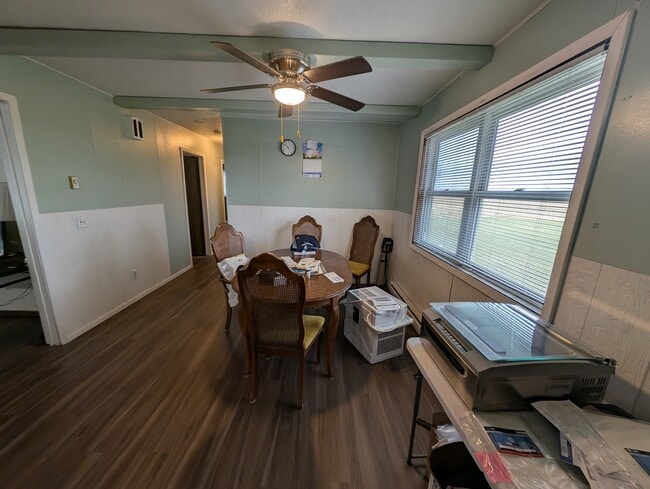 Building Photo - 2604 Jamestown Ave