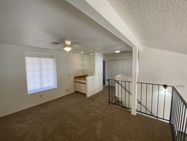 Building Photo - Great 3 Bedroom Henderson Home with Pool!